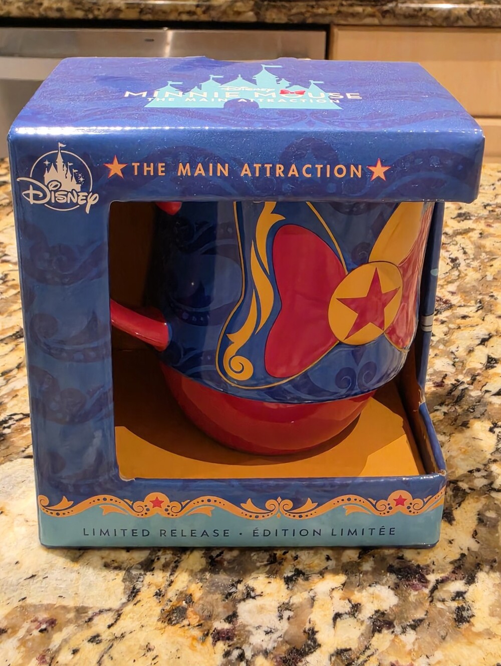 NIB Disney Parks Minnie Mouse The Main Attraction Dumbo Flying Elephant Mug